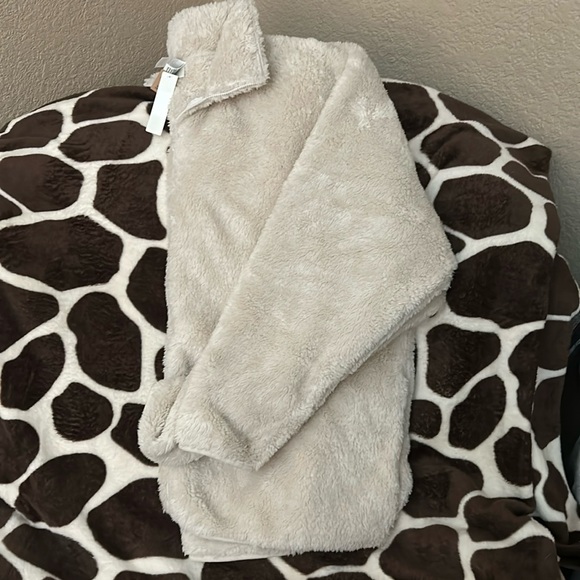 Pink XXl sweatshirt/jacket color is off white. Full front zip up with pockets. - Picture 1 of 3